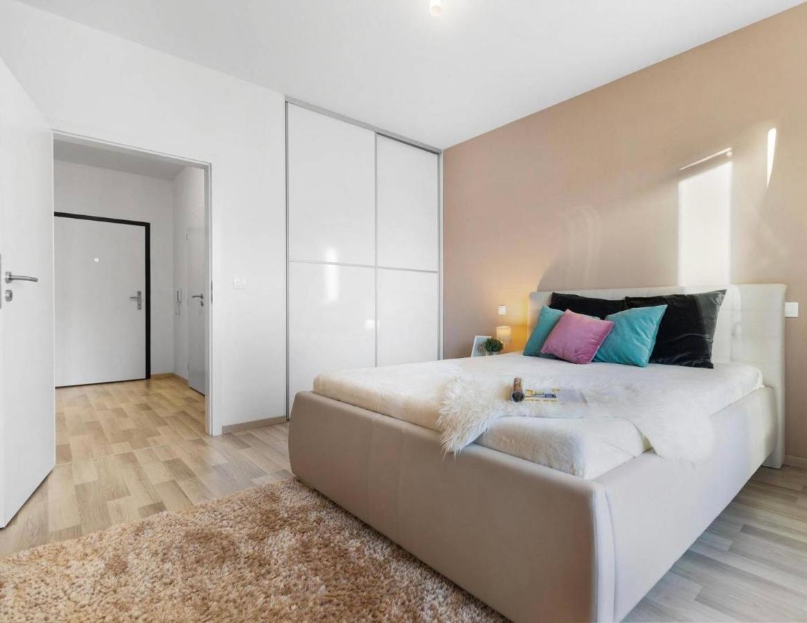 Sunflower - Modern Large Charming Apartment With Balcony Pressburg Exterior foto